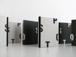 简洁的字母搭配画册设计
