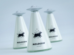 创意飞碟牛奶包装设计