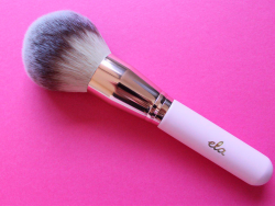 粉色系化妆工具包装设计