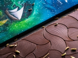 梦幻通话色彩的巧克力包装设计