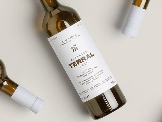 视觉艺术感极强的白葡萄酒酒标设计